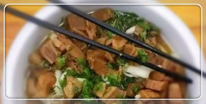 商家高价卖牛肉面，良心何在？18元一碗，消费者如何承受。