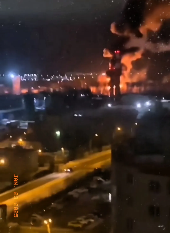 震惊！万万想不到！

乌克兰无人机在夜间袭击大鹅城镇，大鹅的铠甲系统发射了两枚跟