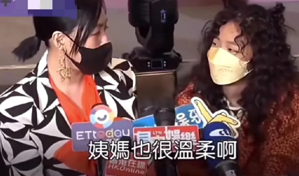小S，意想不到。
小S问女儿为何崇拜大S，因为她是演员吗？女儿说：“因为姨妈很漂