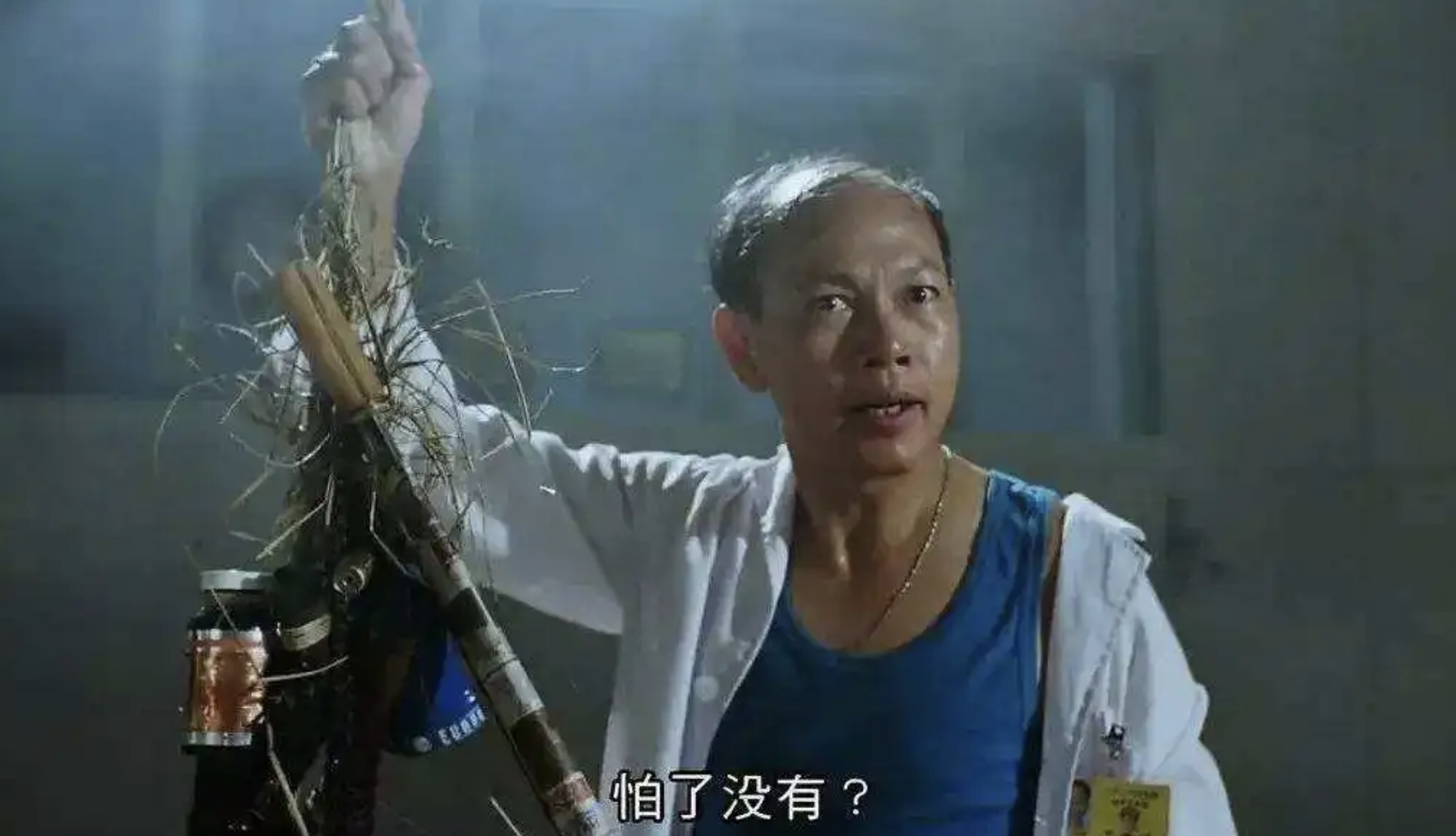 红衣大叔投资的那个汽车，钥匙做成这样，晚上开车解锁，得先拿手机电筒照一下，不让不