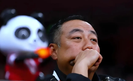 刘国梁为何升迁不了，3 个原因是“硬伤”！

首先，乒协主席到乒羽中心，是体制外