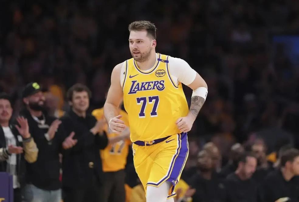 18号一大早NBA再爆2个最新消息:


1、据快船跟队记者爆料，泰伦卢最近非常