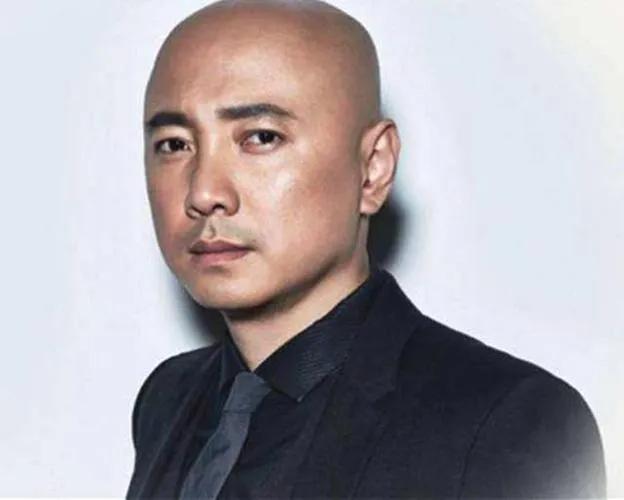 当年，徐峥花200万在上海开了一家牛肉面馆，一碗冒尖的牛肉面只卖32块钱，他对厨