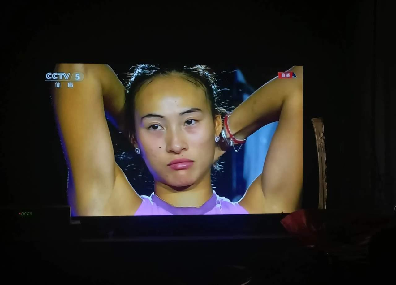 果不所然，虽然拖入抢七大战，但其实郑钦文已输了，在心态上，领先时心态已发生变化，