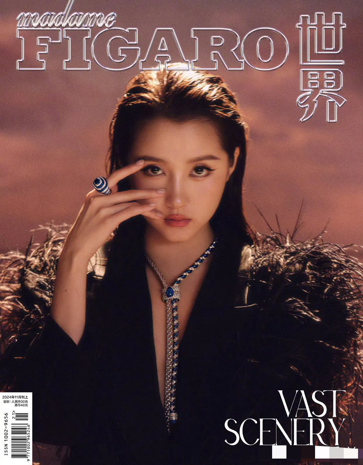 大家都不要错过如此貌美的关晓彤 哇！关晓彤加罗封面新鲜出炉，光一天就穿了四套高定