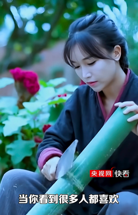 人民网评李子柒依旧能够成为顶流的原因：

1.注意力时代，流量至上，李子柒保持初
