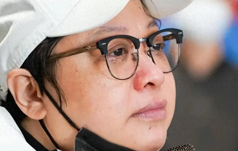 韩红暴瘦，援藏又出幺蛾子，贾玲这回躺枪了？
韩红瘦了，瘦得吓人，据说瘦了四十多斤