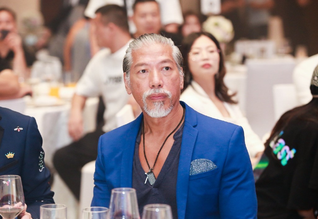 张耀扬现身TVB颁奖典礼！这消息一出，好多老影迷都炸锅了，是不是？谁年轻的时候没