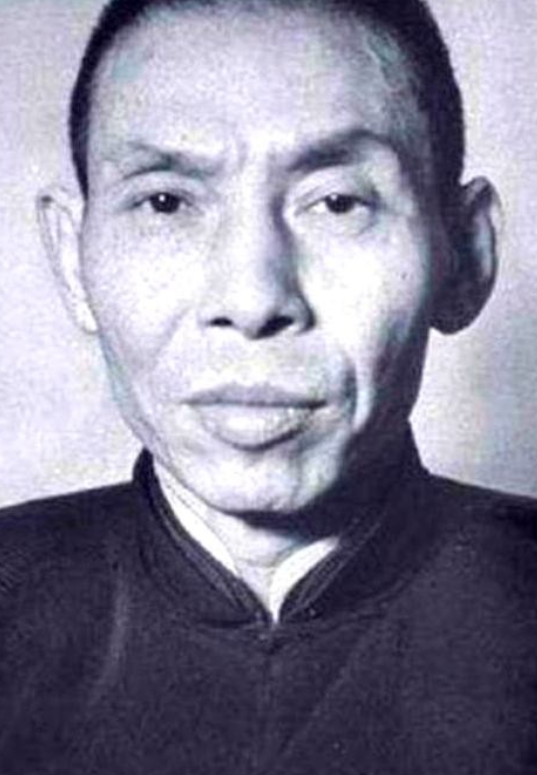 1941 年，杜月笙遭遇绑架，绑匪索要40万赎金，但杜月笙却给了90万，正是凭借