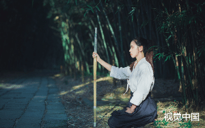 后台：小姑娘，平时不上香，有事让我刚？我…奶奶在你那预存的有，我啃老…