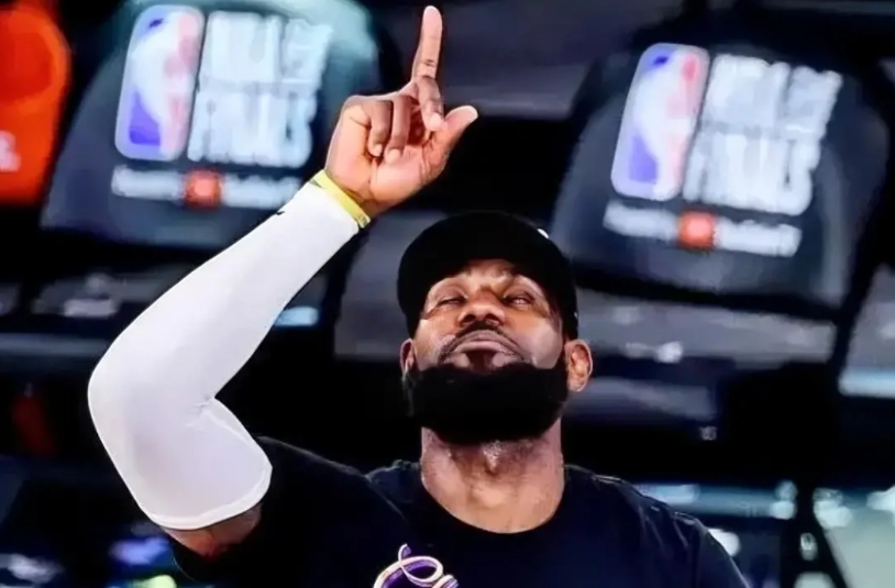 湖人的比赛明天能打了吧，这都5天没打比赛了。
湖人打的最近一场比赛还是8号那天，