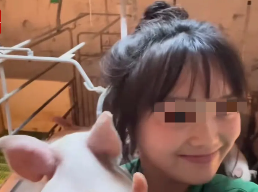 近日江西新余，一23岁女子大学毕业后一时找不到工作，在网上看到有个养猪场月薪80