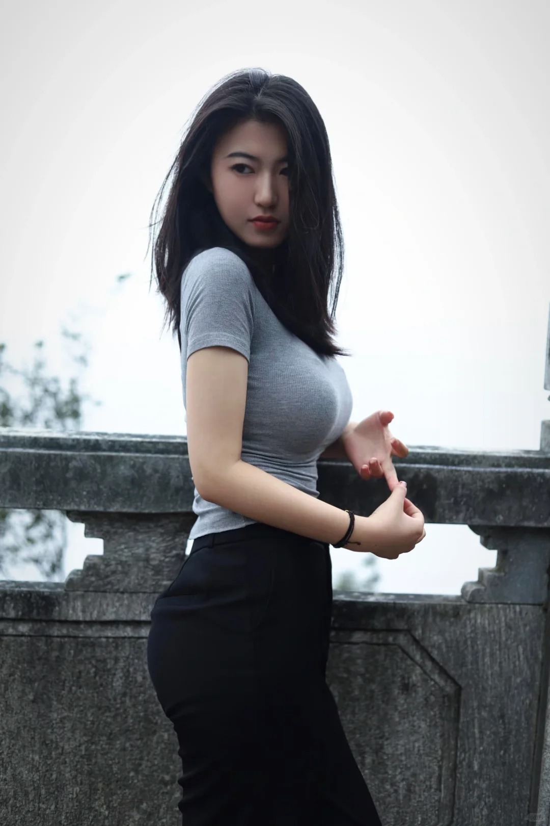 妈妈问我为什么不谈恋爱 ，我说我在等一个穿Polo衫的男孩