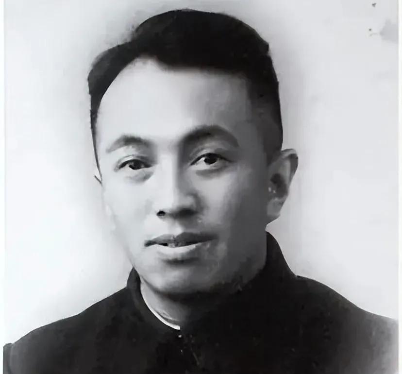 1932年，鞠抗捷亲手砍下日军大佐森秀树的头。多年后，他留下遗言：把我葬在砍下森