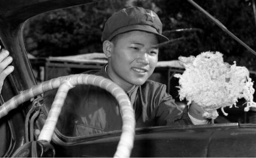 从红军到军区副政委：谢有法的坚韧与奉献