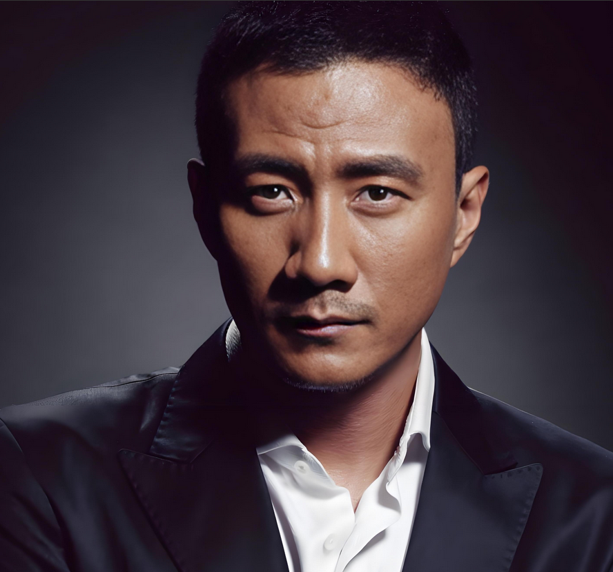 演员，胡军说，现在的娱乐圈，很多人都在想尽办法营销自己，比如大量上各种各样的综艺