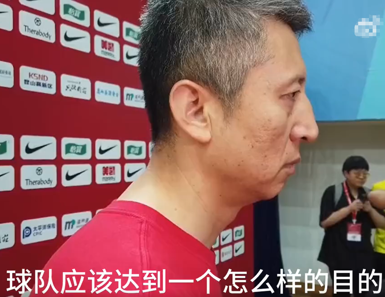 虽然…………，但是…………

看到年轻球员们不是不拼，而是真的打不进，看着篮球就