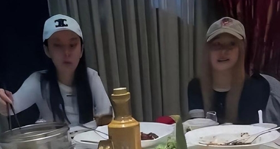 曾经的顶流女星郑爽，如今又有了新消息，她的经历真是让人感慨万千。

一位自称洛杉
