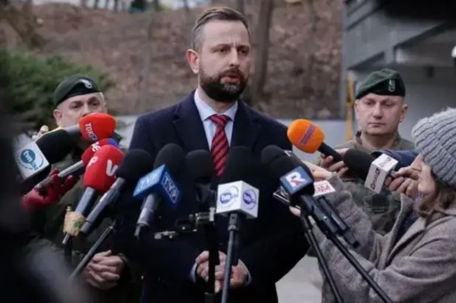 波兰终于感到害怕了！

波兰欲扩反导基地应对俄乌紧张局势。

当地时间11月20