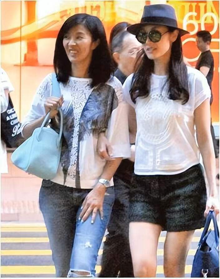 李嘉欣李嘉明：长相迥异各有心机大龄嫁豪门