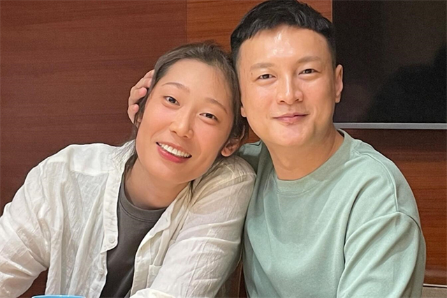 5月23日朱婷更新了悼念已故导演、前央视解说员田宗琦的微博。

朱婷讲了两人过去