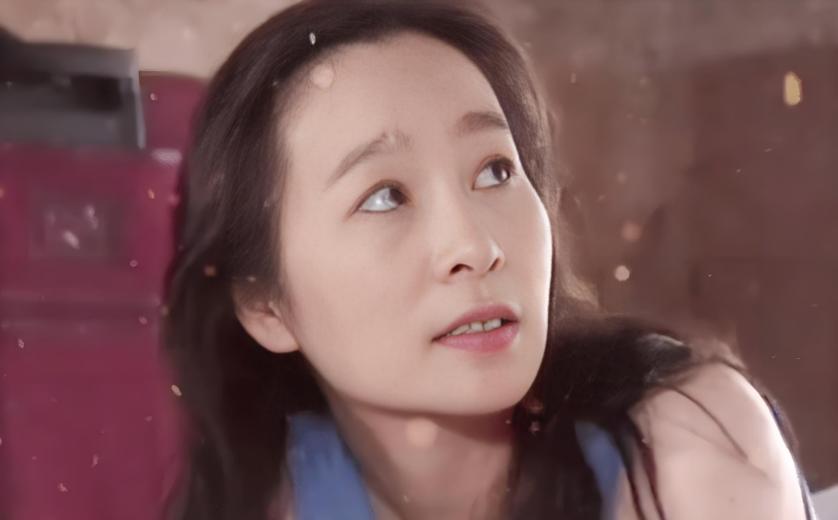 奚美娟，话剧深耕成“长辈专业户”，婚姻波折终获平静