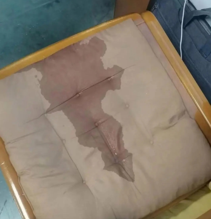 坐了一会起来就这样了  [大笑][大笑][大笑]  [大笑][大笑][大笑]