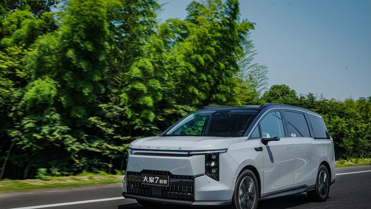 20万级MPV价格拿下40万级豪配？何必看传祺E8，大家7超混不香吗？