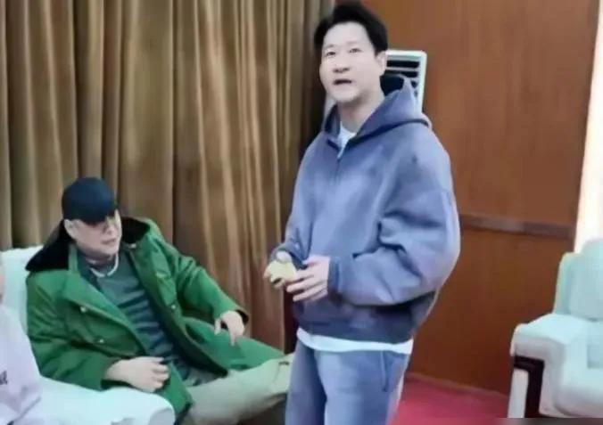 郭德纲真偏心啊！

老郭力保曹云金！

刘云天？就是个挂名弟子，真师父是孟凡贵！