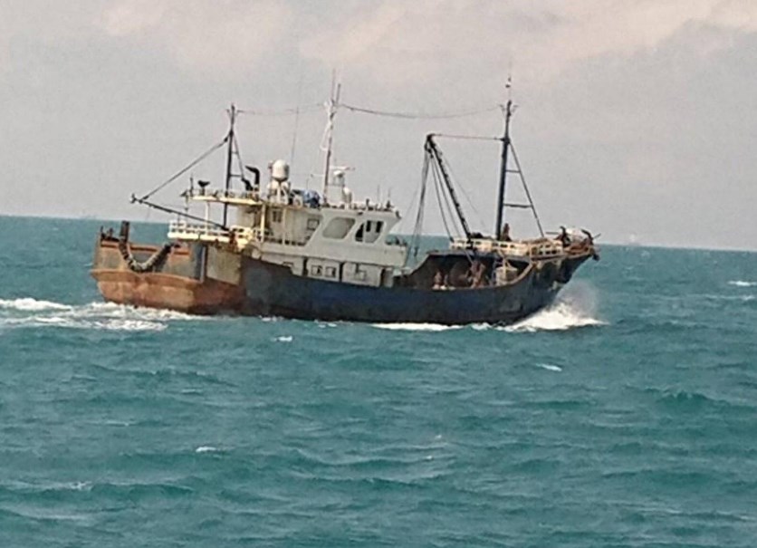 死性不改！台海巡署又想冲撞大陆渔船，被大陆渔民自卫设备吓退！金门撞船事件发生到现