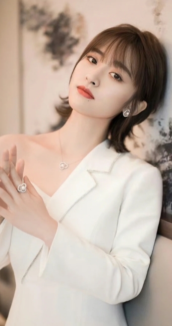 沈月容貌娇美