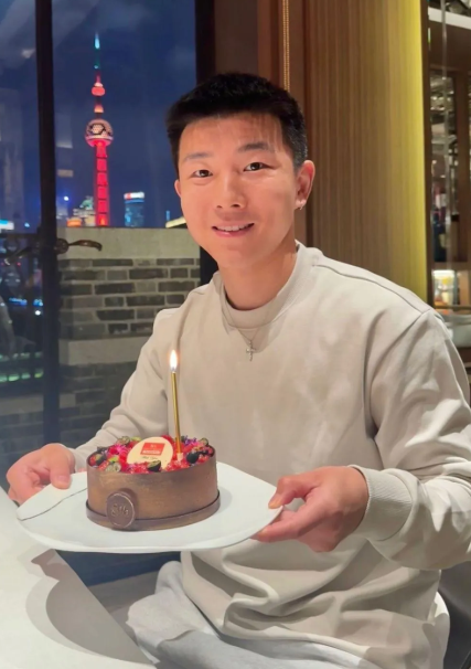 记者爆料上海双雄在争夺当红国脚！他就是00后国脚陶强龙！此前有消息把陶强龙和申花