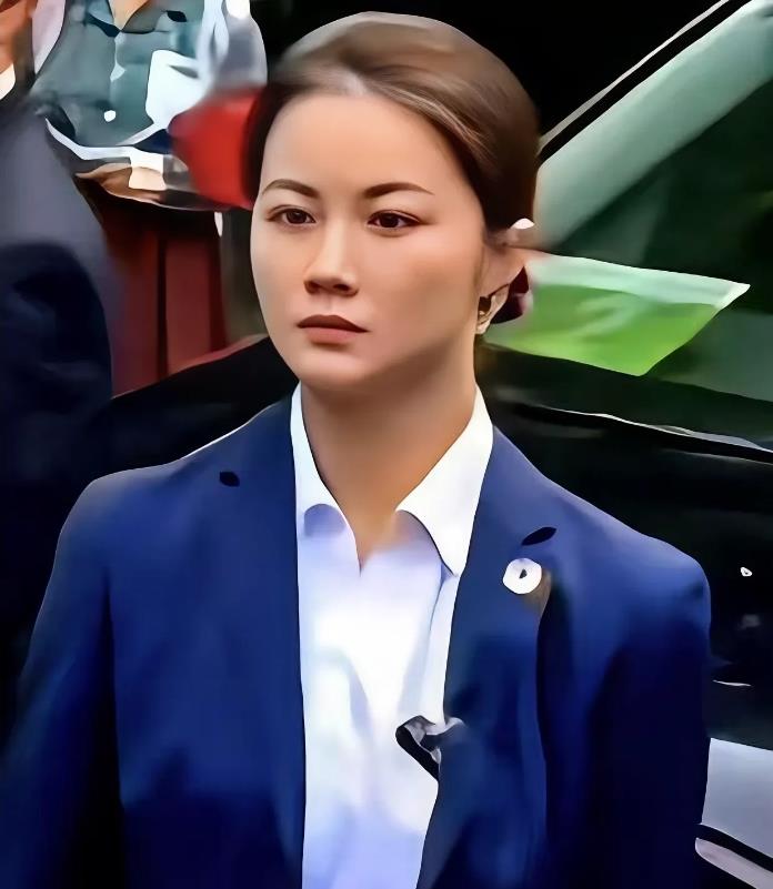 原来严月霞是河南老乡啊，真的为河南上分啊！

严月霞出生在河南，十几岁就去少林寺