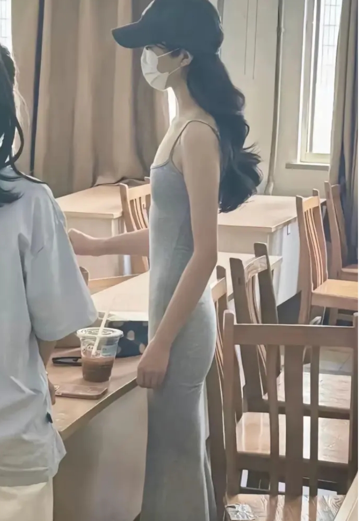 我找不到夸她身材好的词了（ ⁡）...