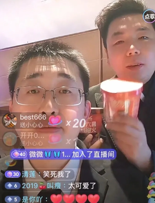 发现张兰在下一盘大棋。“我没法开播，就让所有的店面人员的全部开播！”一时间，看不