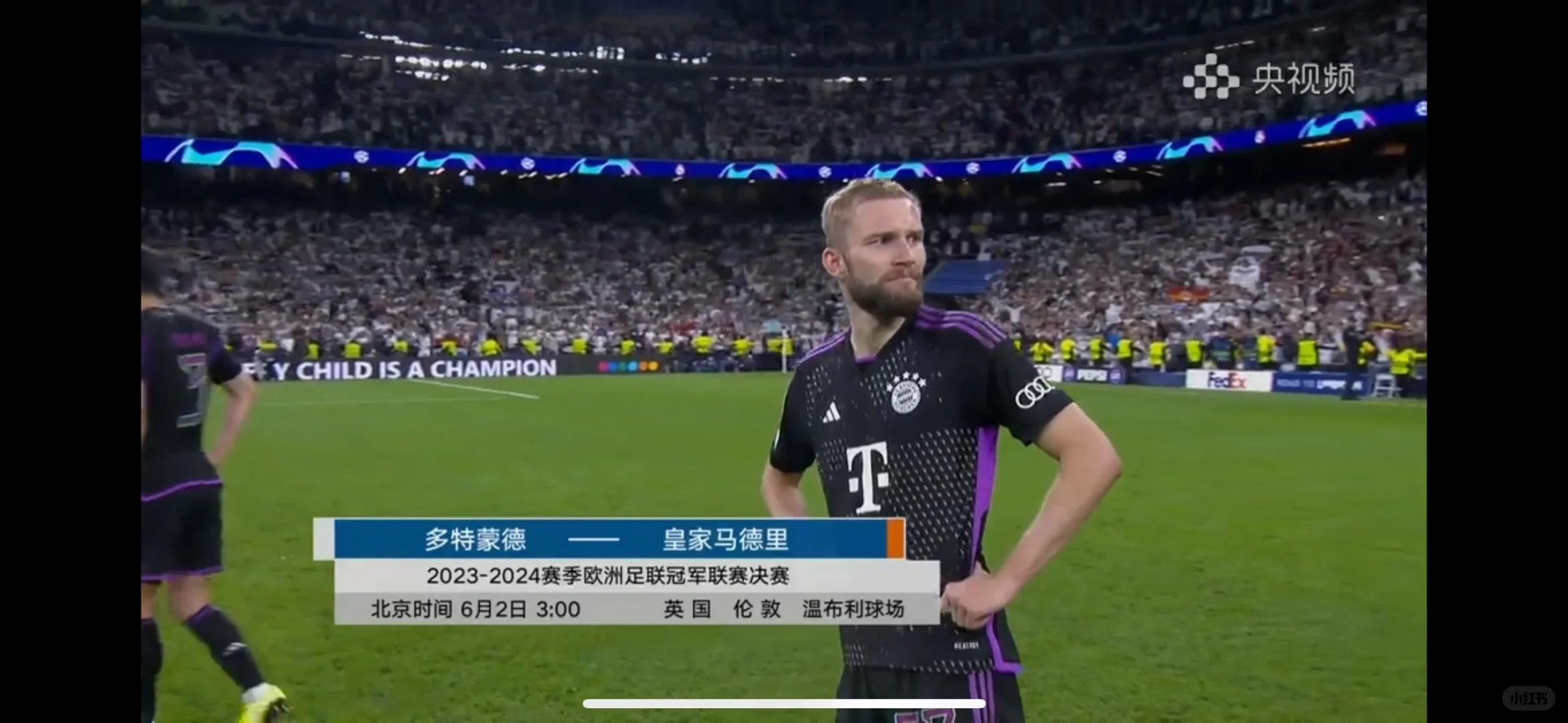 为什么一个小女孩在凌晨五点哭了
因为她是拜仁的球迷
哈哈