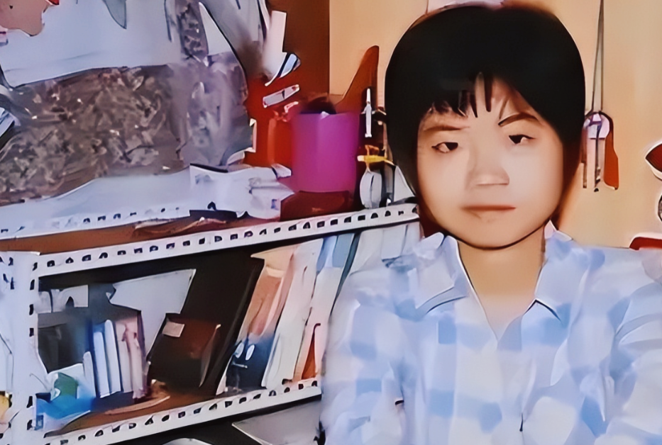 2009年，上海女研究生带母上学，并住在同一间屋子，2个月后，女子在宿舍自缢身亡