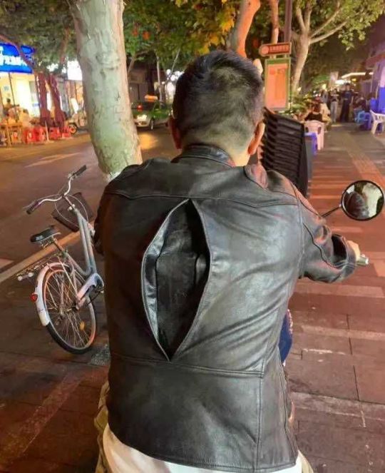 背后这个洞是干嘛的？