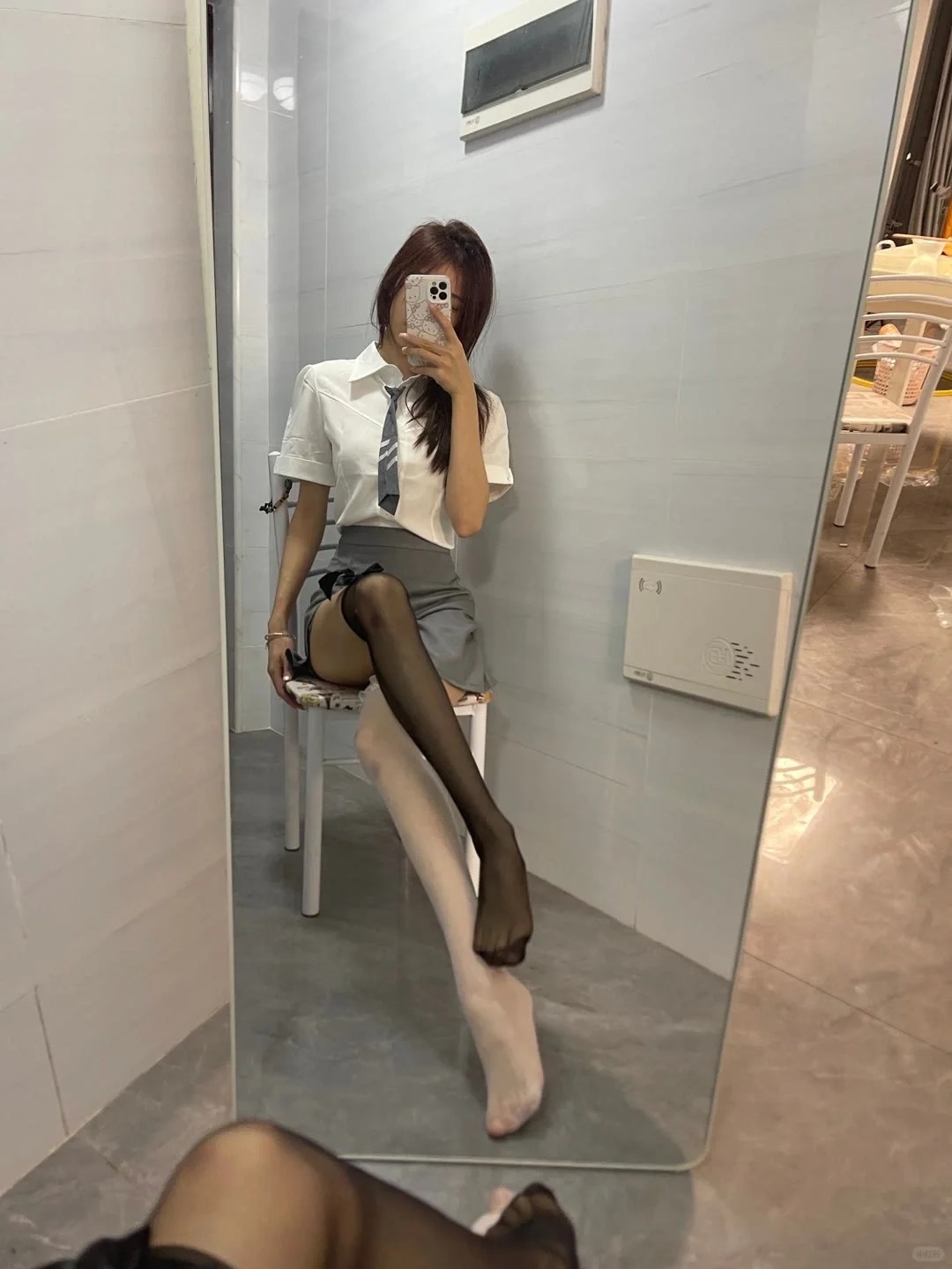 黑丝加白丝才是永远的神