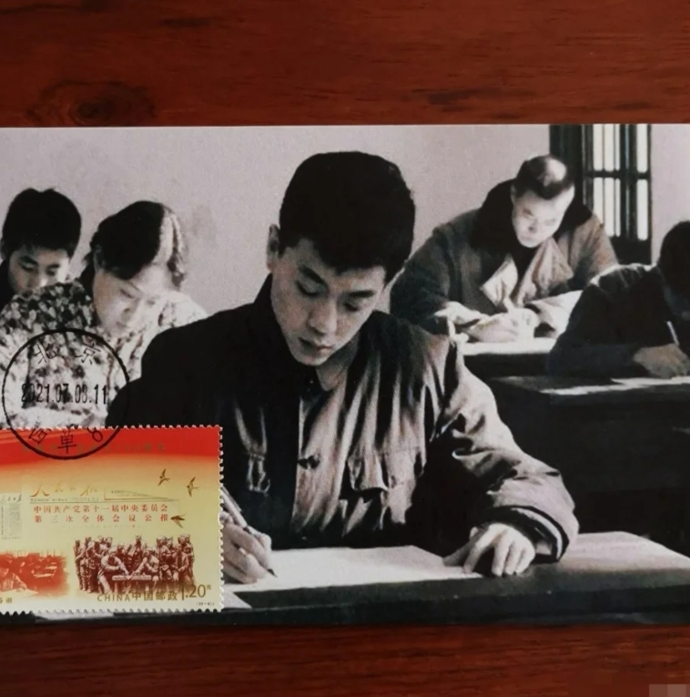 高考制度的恢复。

1977年文化大革命的冲击而中断了十年的中国高考制度得以恢复