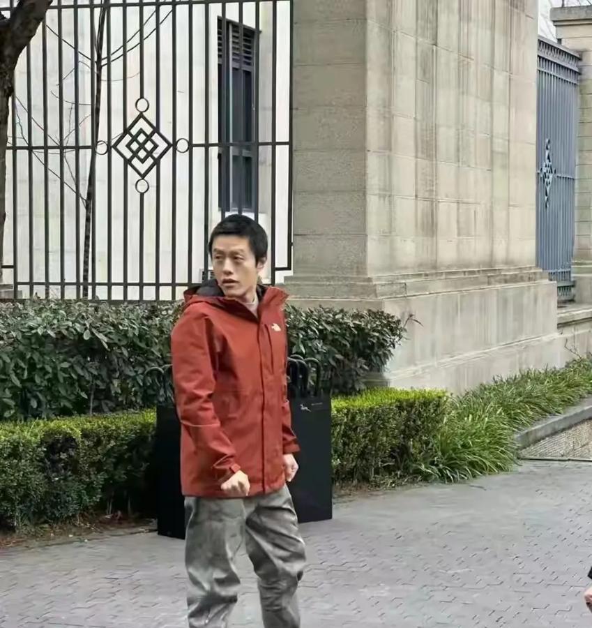实话实说，若不是亲眼见过，真不敢相信！

这种长相的人，如果在大街上，一定以为是