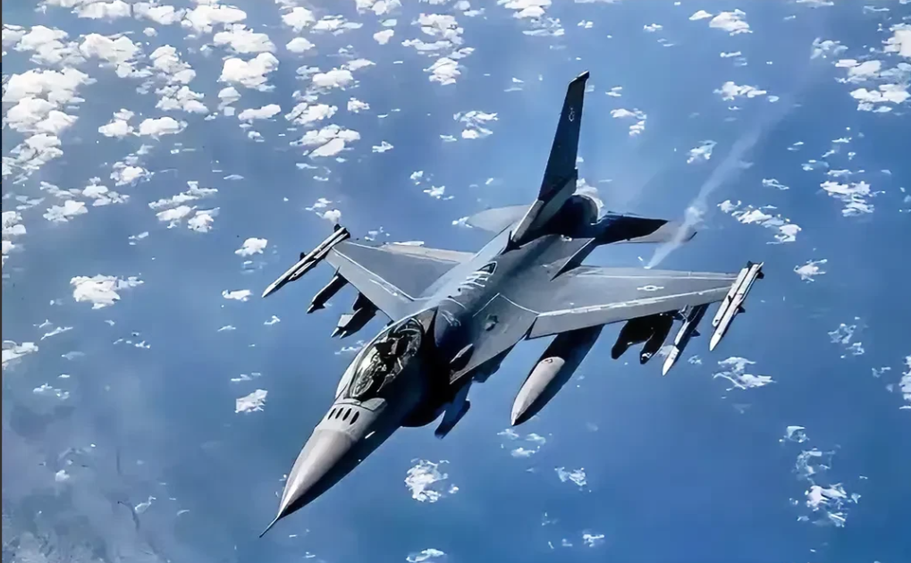 太尴尬了！西方援助乌克兰的F-16战斗机没地儿停了。俄罗斯国防部向外界发布通告，