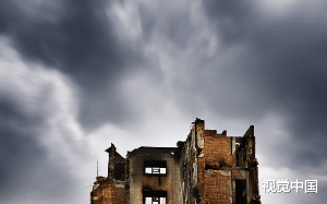 我是江家被拐卖的真千金，上一世，我被父母的养女活活烧死在自己的别墅里…