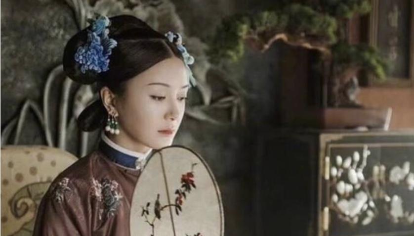 乾隆15岁时，雍正让他选一个＂试婚宫女＂，而乾隆选中的那名＂试婚宫女＂在侍寝后，