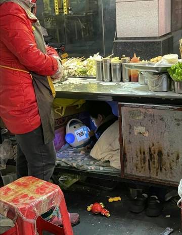小时候挺羡慕，长大后觉得心酸 ​