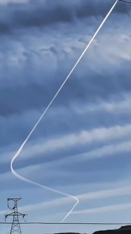“六代机”在高空高速飞行中竟然转出了直角！这超出科学认知的情景你敢相信眼睛吗？然