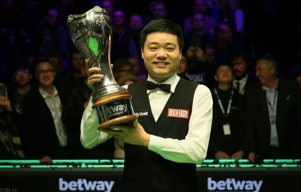 生涯第15冠！丁俊晖10-7韦克林，看完比赛，不得不提的3个事实

1.第14局