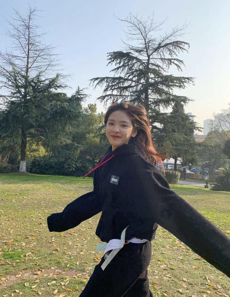 从平凡女孩到流量小花，她是人间清醒