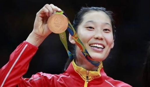 朱婷：中国女排的主攻手，目前世界上女子排球获得三大赛个人奖最多的人。中国女排永远