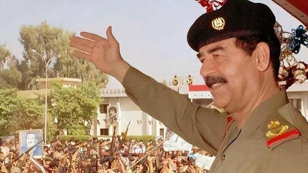 美国为它报仇，中国帮它盖楼，俄国给它武器，三强凭啥伺候它一个